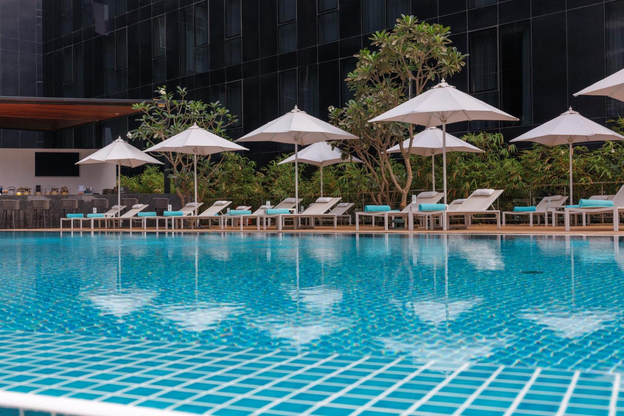 Grand Mercure Dubai City Exterior photo The swimming pool at the hotel